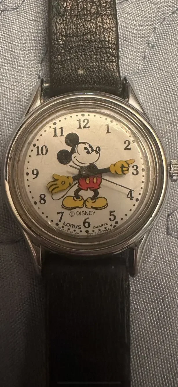 Vintage 90’s Lorus Pointing Mickey Mouse Quartz Watch Wristwatch Retro Women’s